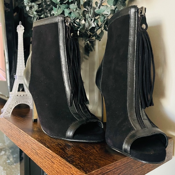 Beautiful Saks fifth Avenue booties - Picture 2 of 6